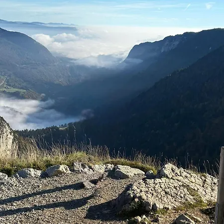 Nidamour Val-De-Travers *